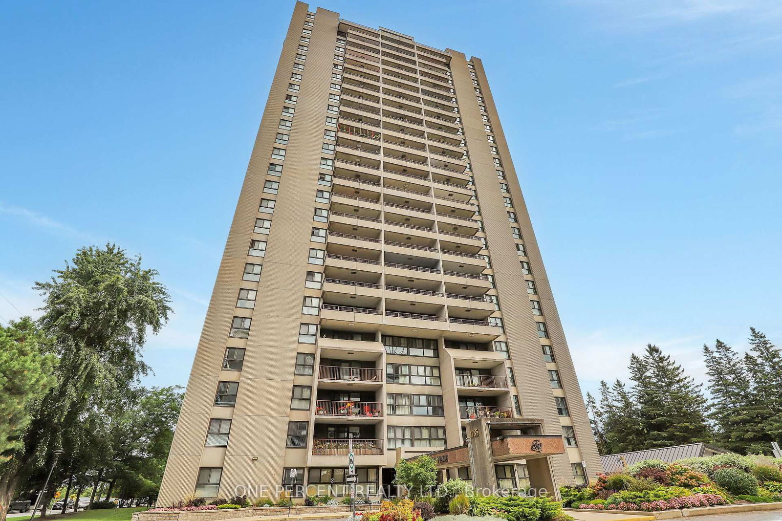 Building at 1785 Frobisher Lane, Ottawa, Riverview Park