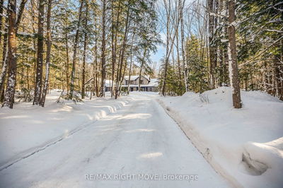 1025 Davis Dr, Gravenhurst -  image-0-1