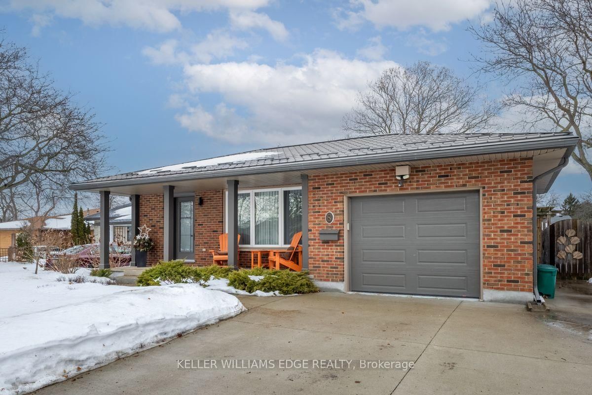 Detached House for sale at 8 Woodgarden Court, St. Catharines, Lakeshore, L2M 7C9 - MLS: X11996283