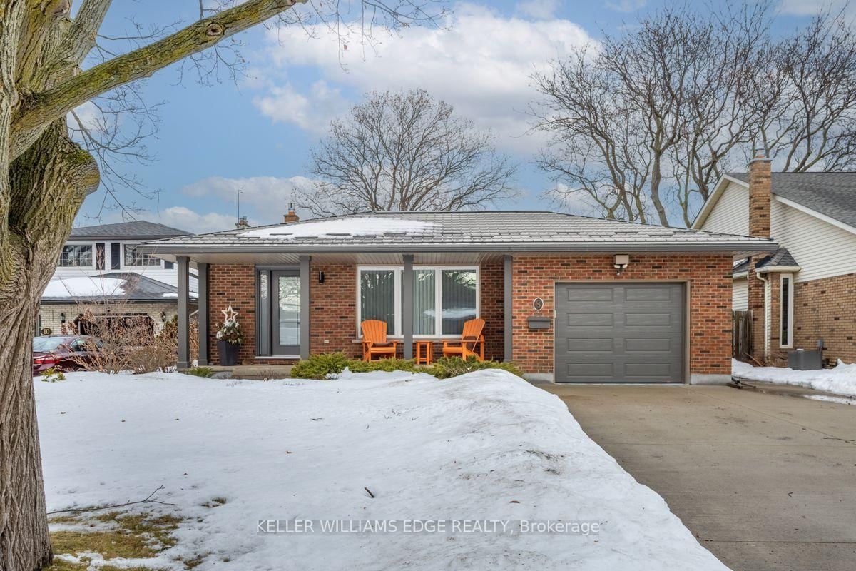 Detached House for sale at 8 Woodgarden Court, St. Catharines, Lakeshore, L2M 7C9 - MLS: X11996283