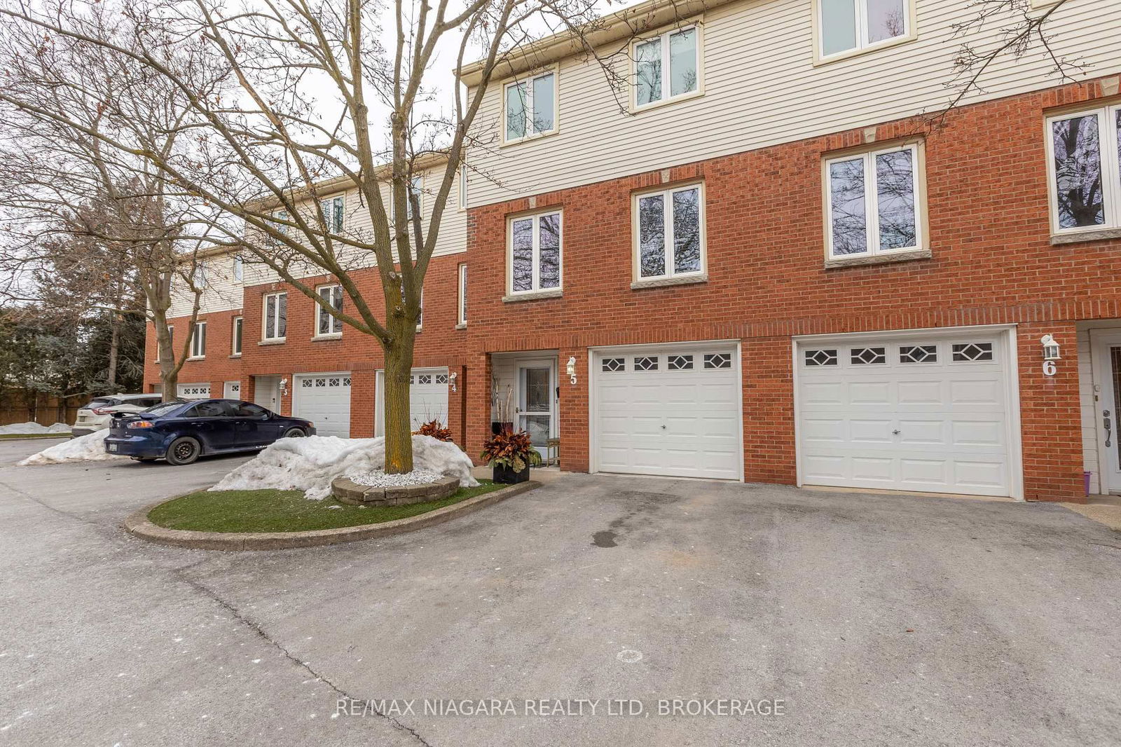 Townhouse for sale at 5-130 Livingston Avenue, Grimsby, 541 - Grimsby West, L3M 4W5 - MLS: X11996340