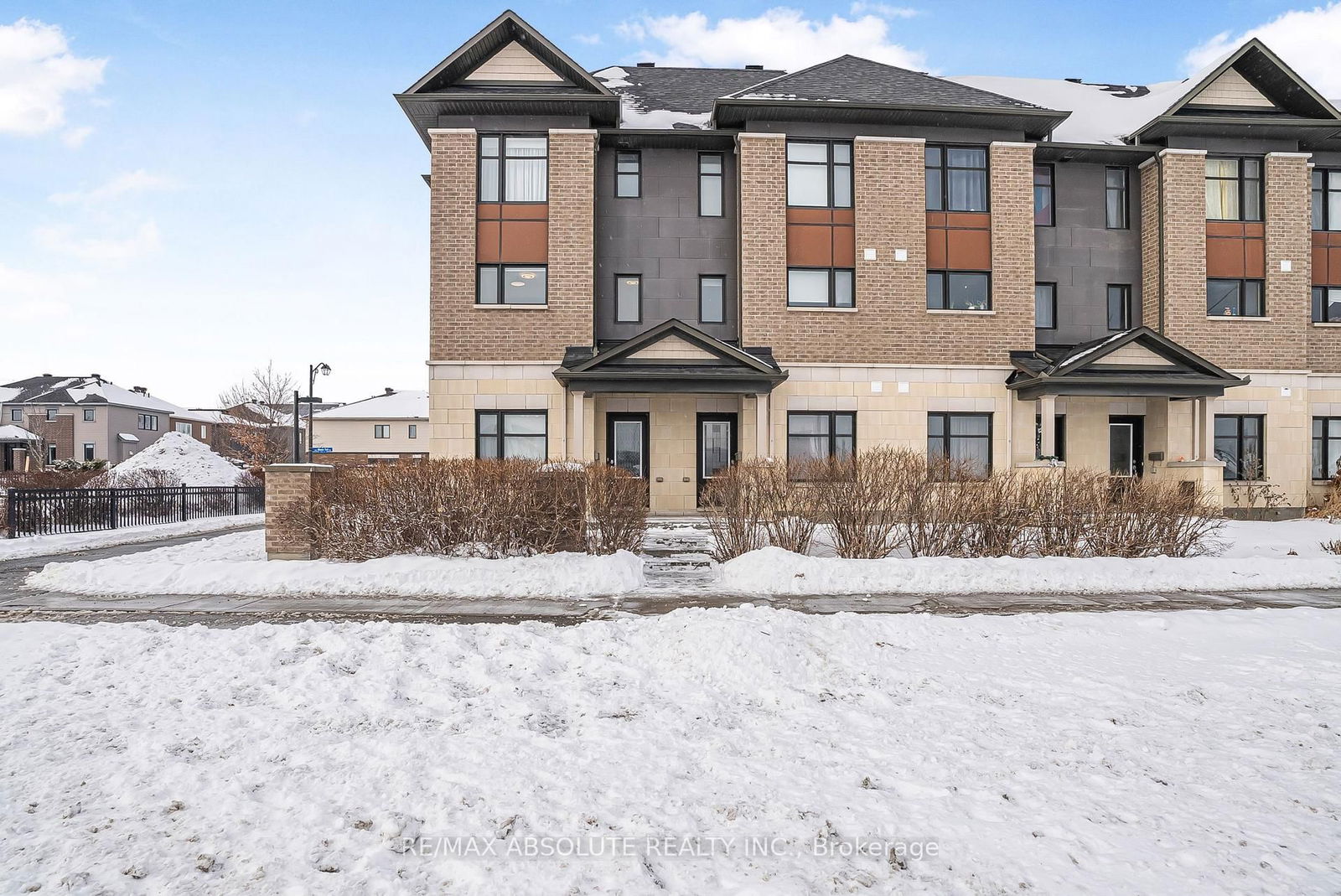 Townhouse for sale at 530 SILVERTIP Lane, Kanata, 9007 - Kanata - Kanata Lakes/Heritage Hills, K2T 0H7 - MLS: X11996356