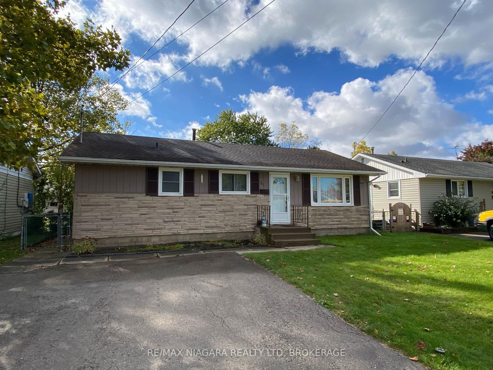 Detached House sold at 321 Dufferin Street, Fort Erie, Central, L2A 2T8 - MLS: X11996361