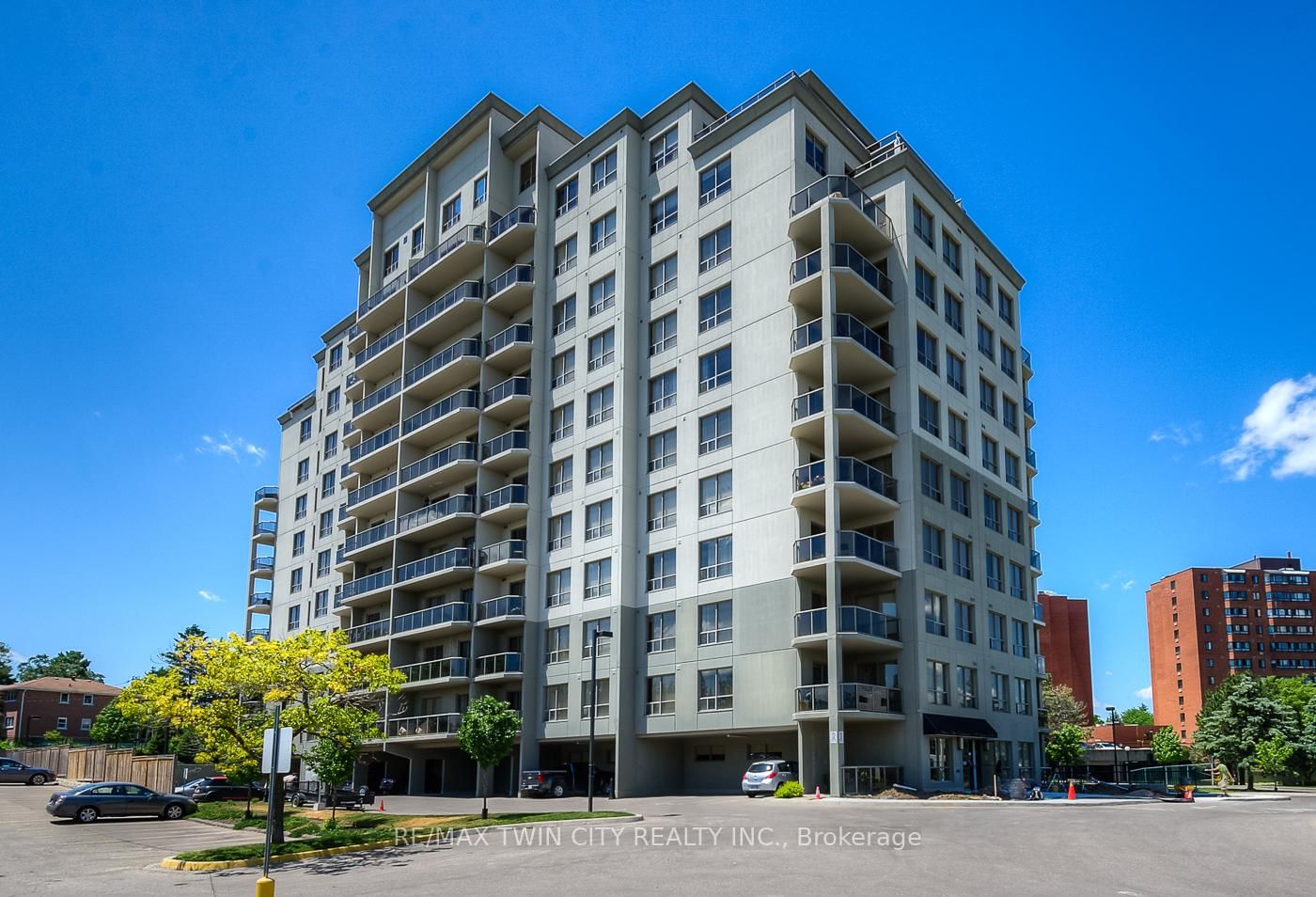 Condo sold at 404-539 Belmont Avenue, Kitchener, N2M 0A2 - MLS: X11996470