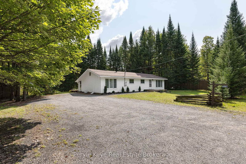 1098 Lawrence Pit Rd, Muskoka Lakes - Watt image-0-0