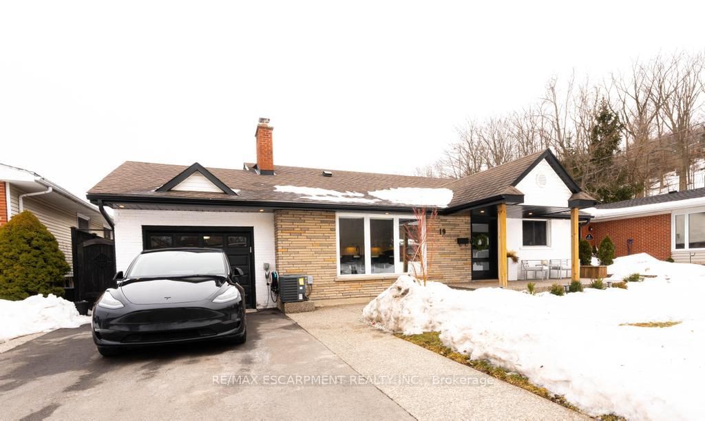 Detached House for sale at 19 Cherrywood Drive, Hamilton, Stoney Creek, L8G 2P8 - MLS: X11996740