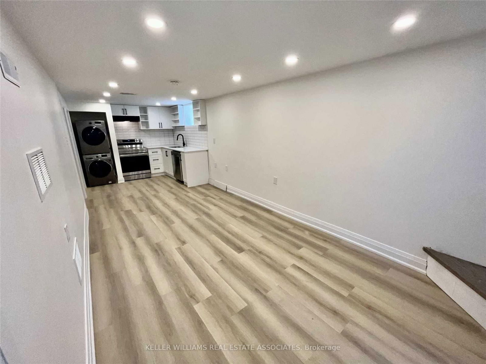 Lower Level leased at Bsmt-289 Fairfield Avenue, Hamilton, Crown Point, L8H 5H5 - MLS: X11996775