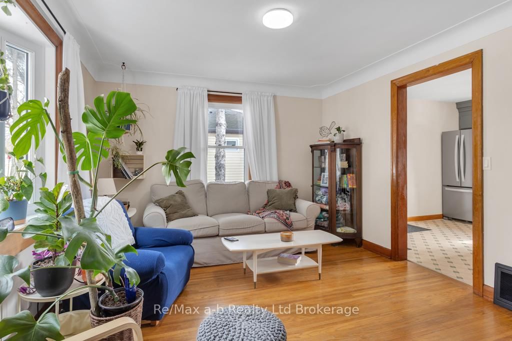 Listing Image 7