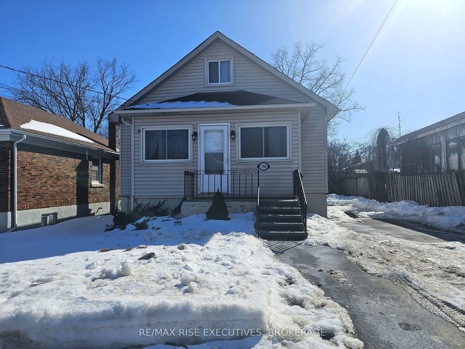 Detached House sold at 158 Joseph Street, Kingston, East of Sir John A. Blvd, K7K 2H7 - MLS: X11997187