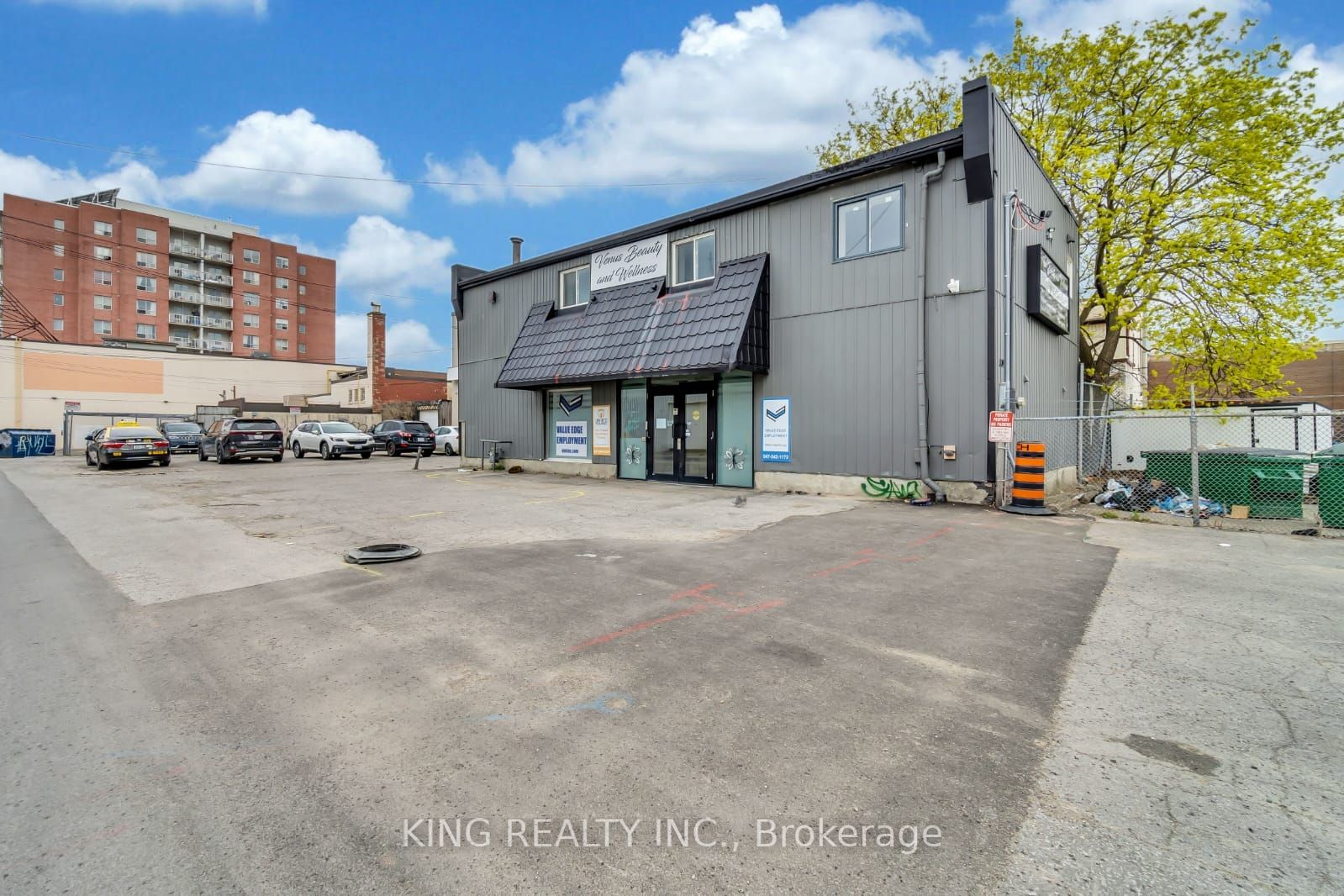 Commercial/Retail for sale at 389 Lyle Street, London, East L, N5W 3R6 - MLS: X11997475