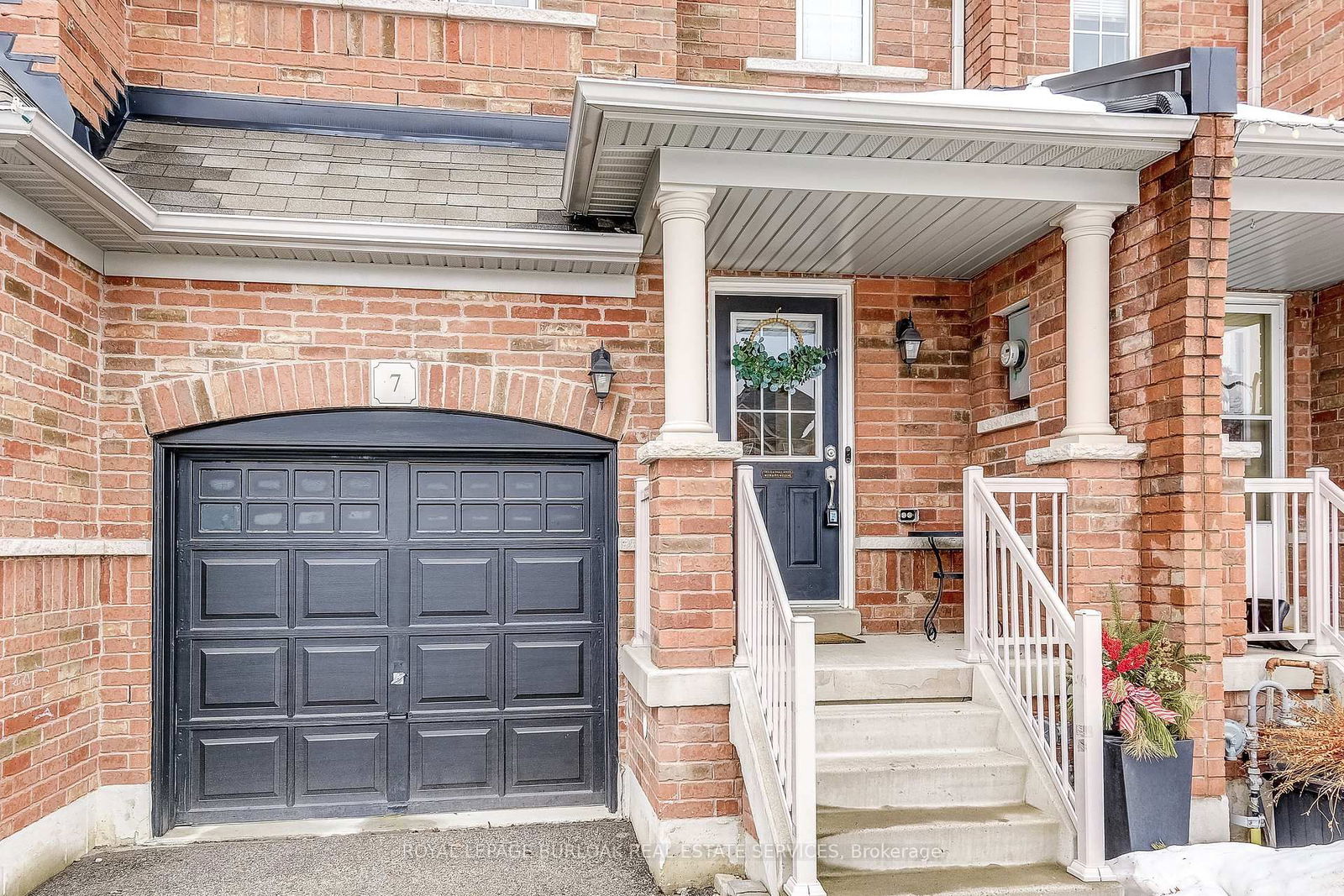 Townhouse for sale at 7 McPhail Place, Hamilton, Waterdown, L8B 0R5 - MLS: X11997515