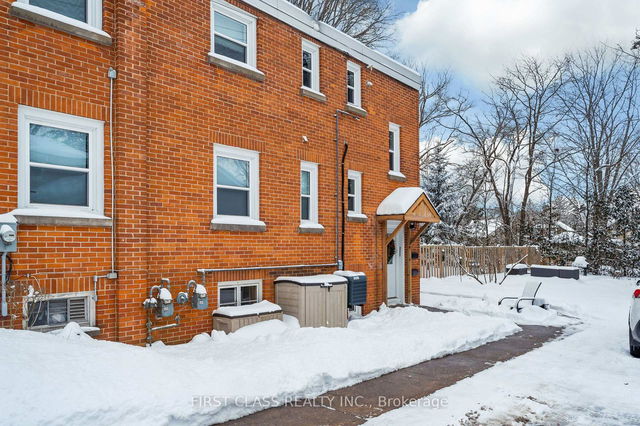 3 - 216 216 MacDonald Ave Avenue