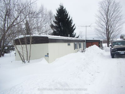 Mobile/Trailer for sale at 3807 Joann Street, North Glengarry, 719 - Alexandria, K0C 1A0 - MLS: X11997877