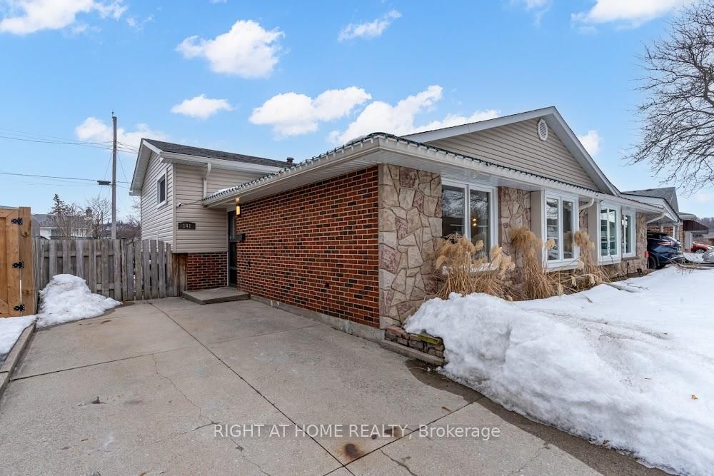 Semi-Detached House for sale at 141 St. Andrews Drive, Hamilton, Vincent, L8K 5K1 - MLS: X11998118