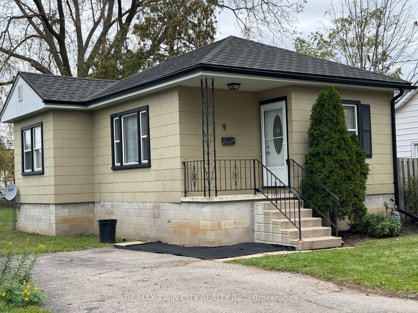 Detached House leased at 9 Balfour Street, Brantford, N3T 1J3 - MLS: X11998147