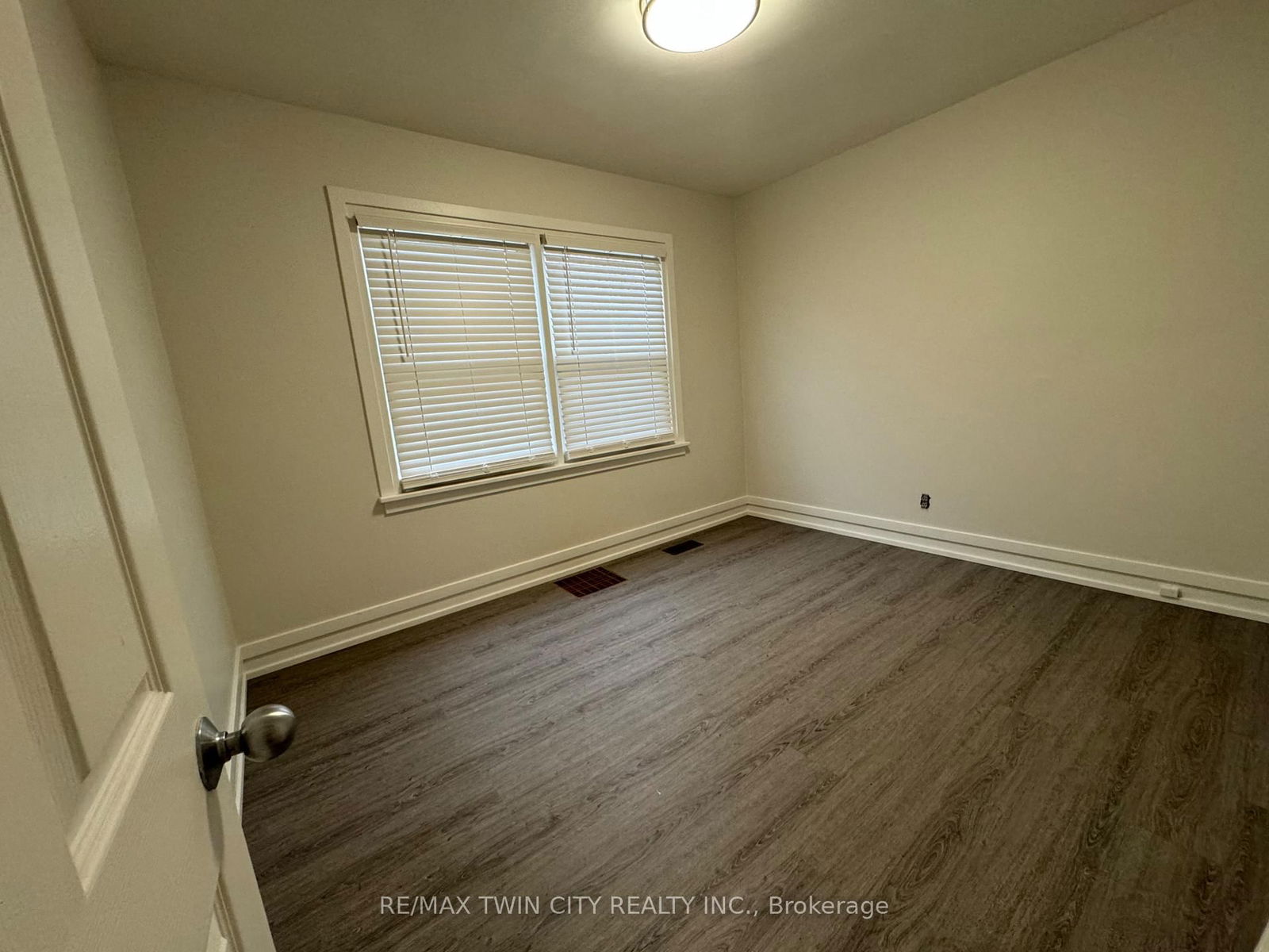 Detached House leased at 9 Balfour Street, Brantford, N3T 1J3 - MLS: X11998147