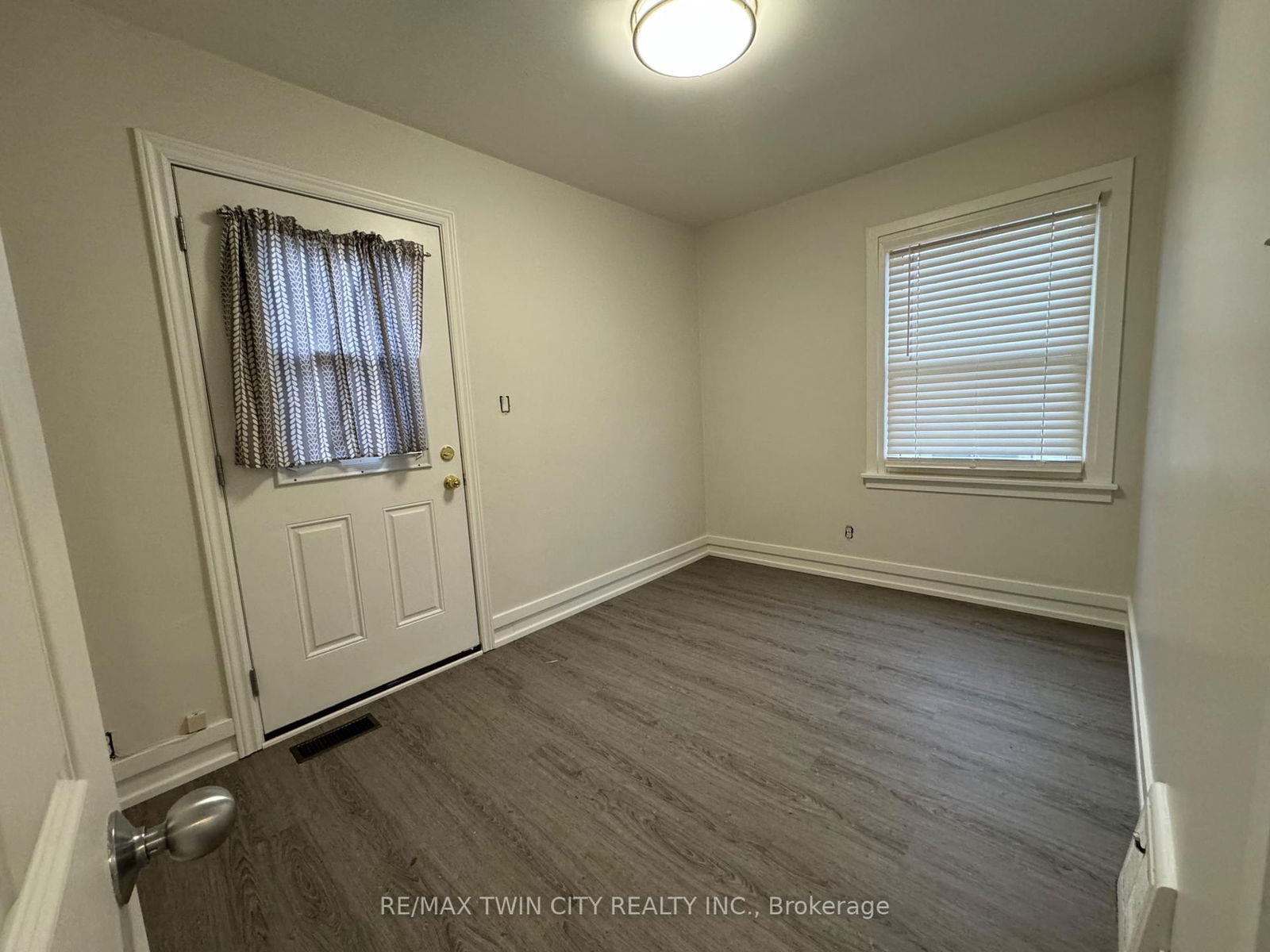 Detached House leased at 9 Balfour Street, Brantford, N3T 1J3 - MLS: X11998147