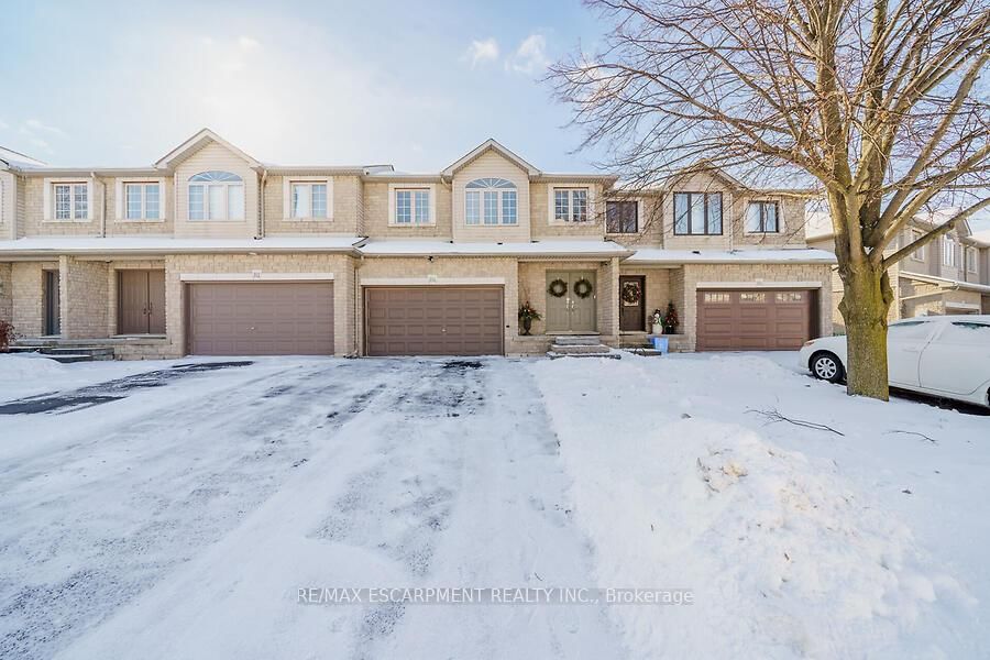 Townhouse for sale at 104 FOXBOROUGH Drive, Hamilton, Ancaster, L9G 4Z1 - MLS: X11998351