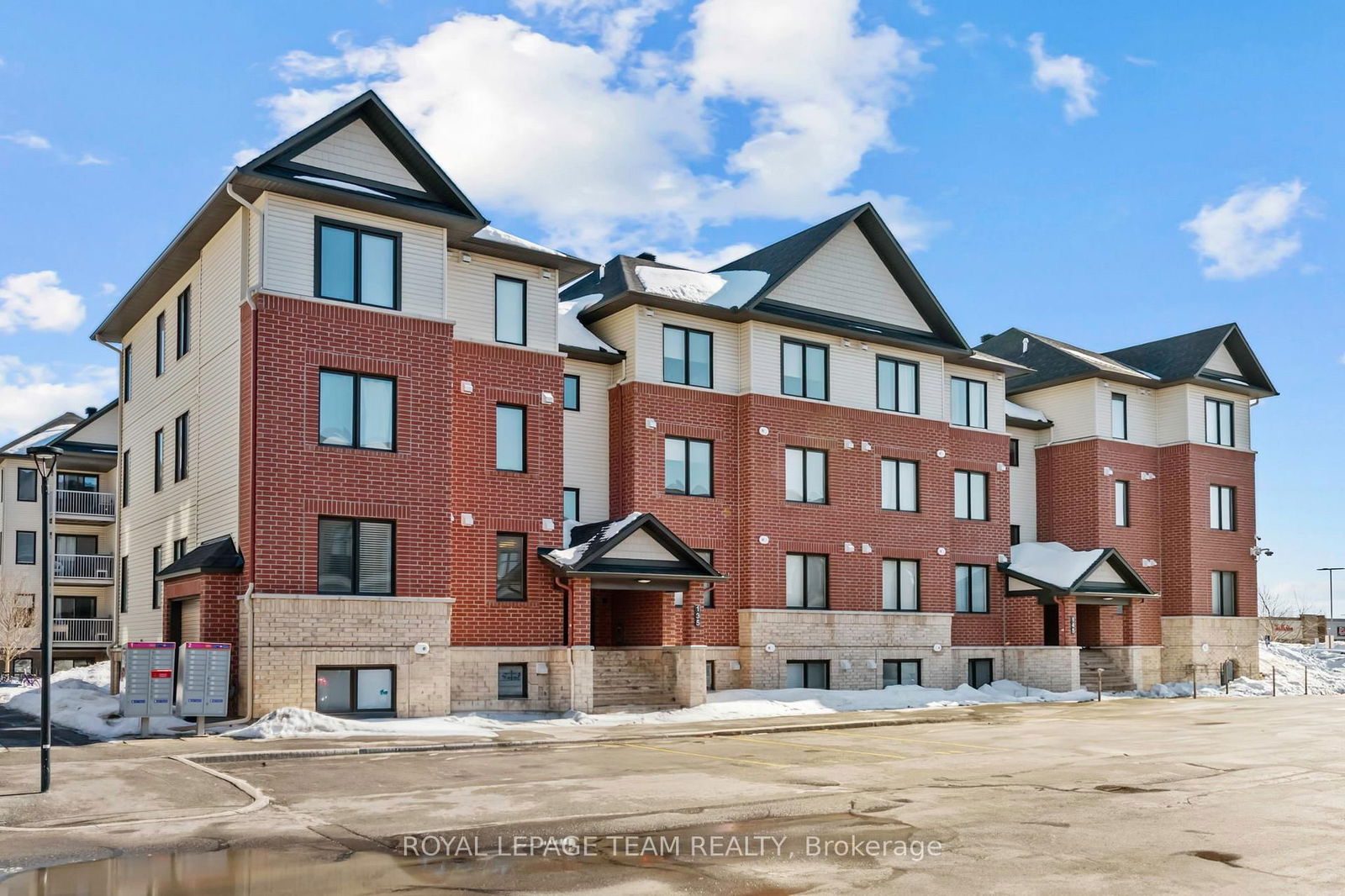 Condo sold at 3-135 Bluestone Private N/A, Ottawa, Avalon West, K4A 0X7 - MLS: X11998719