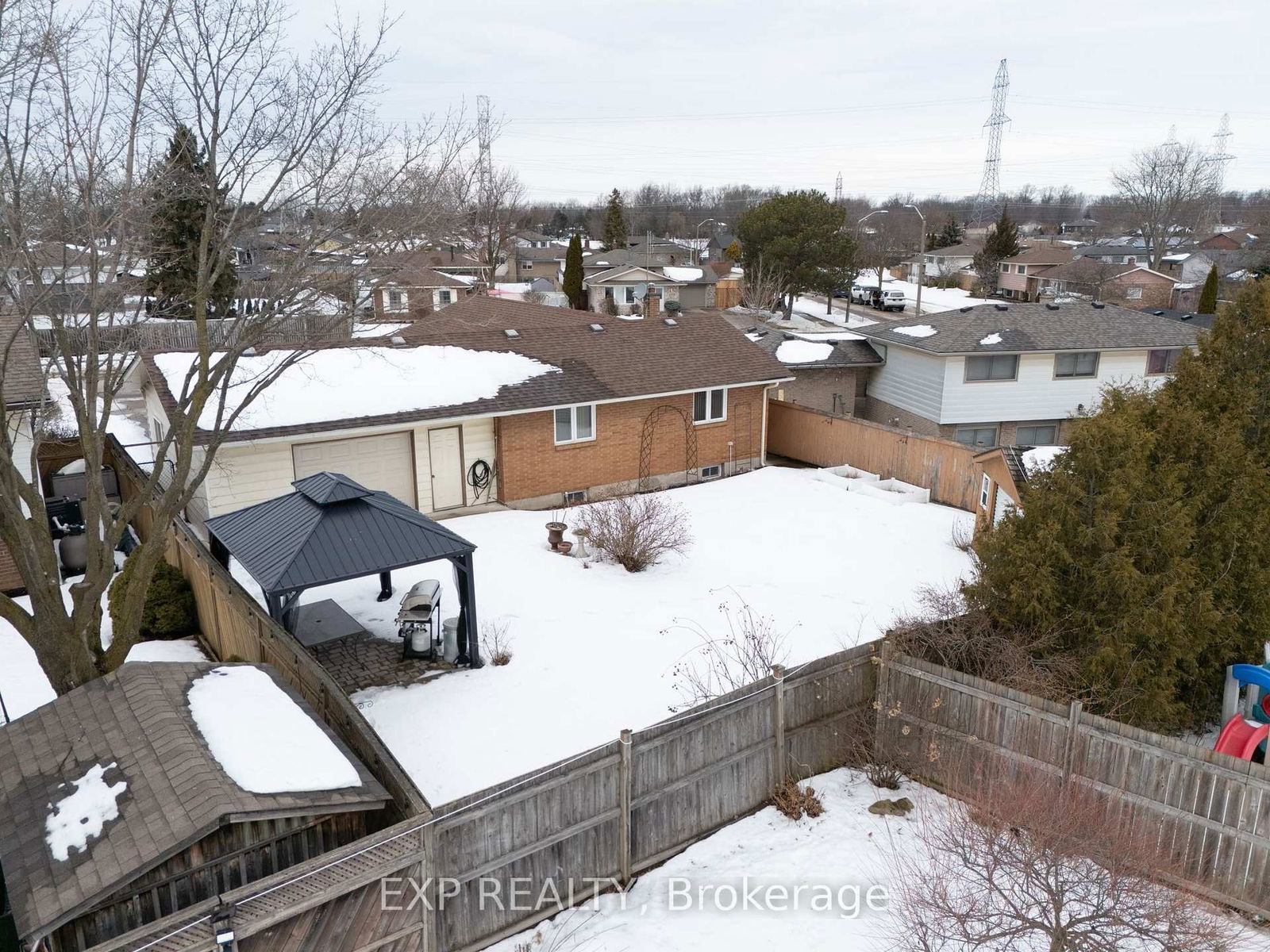 Detached House sold at 7228 Casey Street, Niagara Falls, 207 - Casey, L2J 3R2 - MLS: X11998777