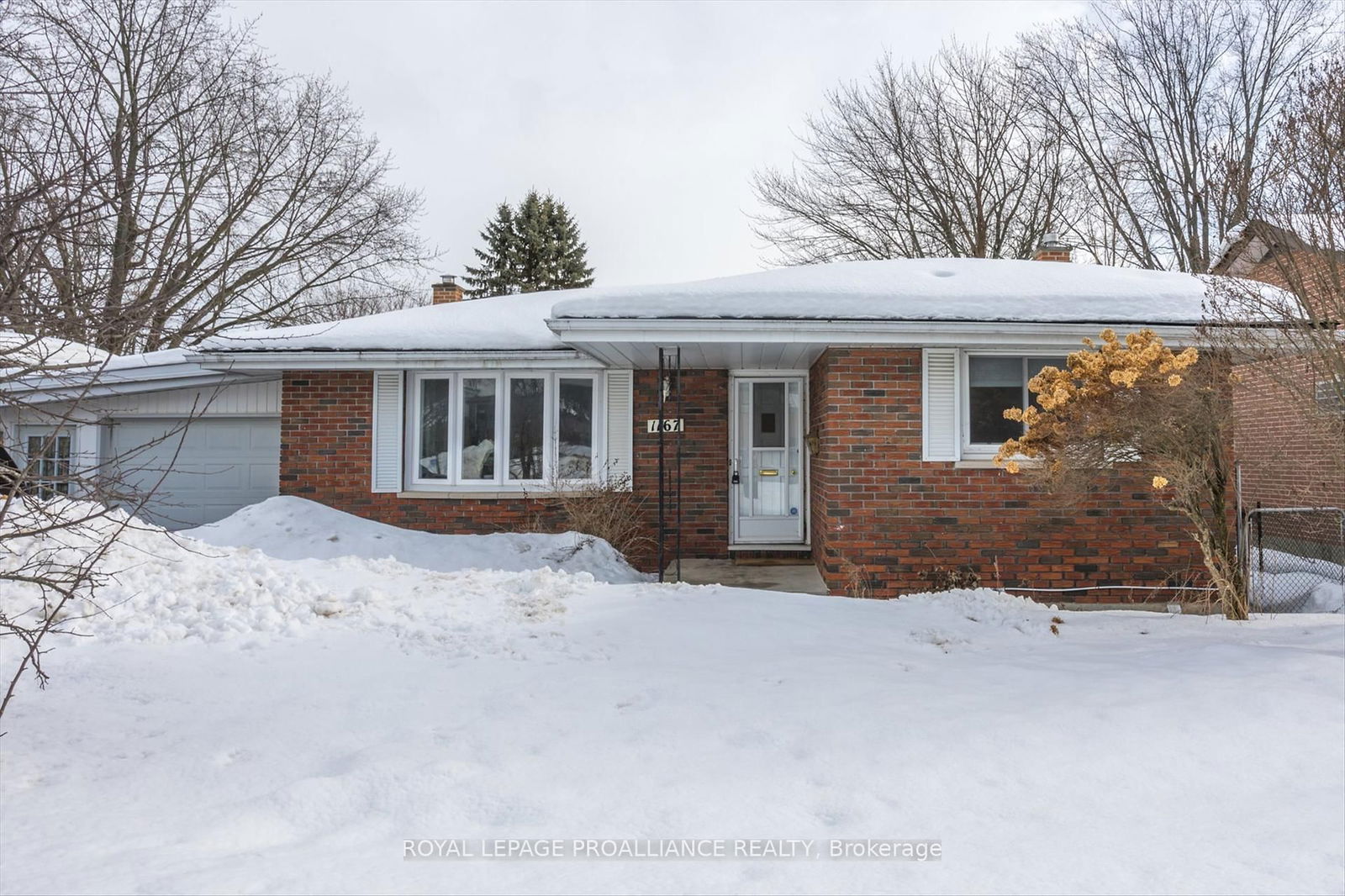 Detached House sold at 1167 Algonquin Boulevard, Peterborough, Northcrest, K9H 6N1 - MLS: X11998805