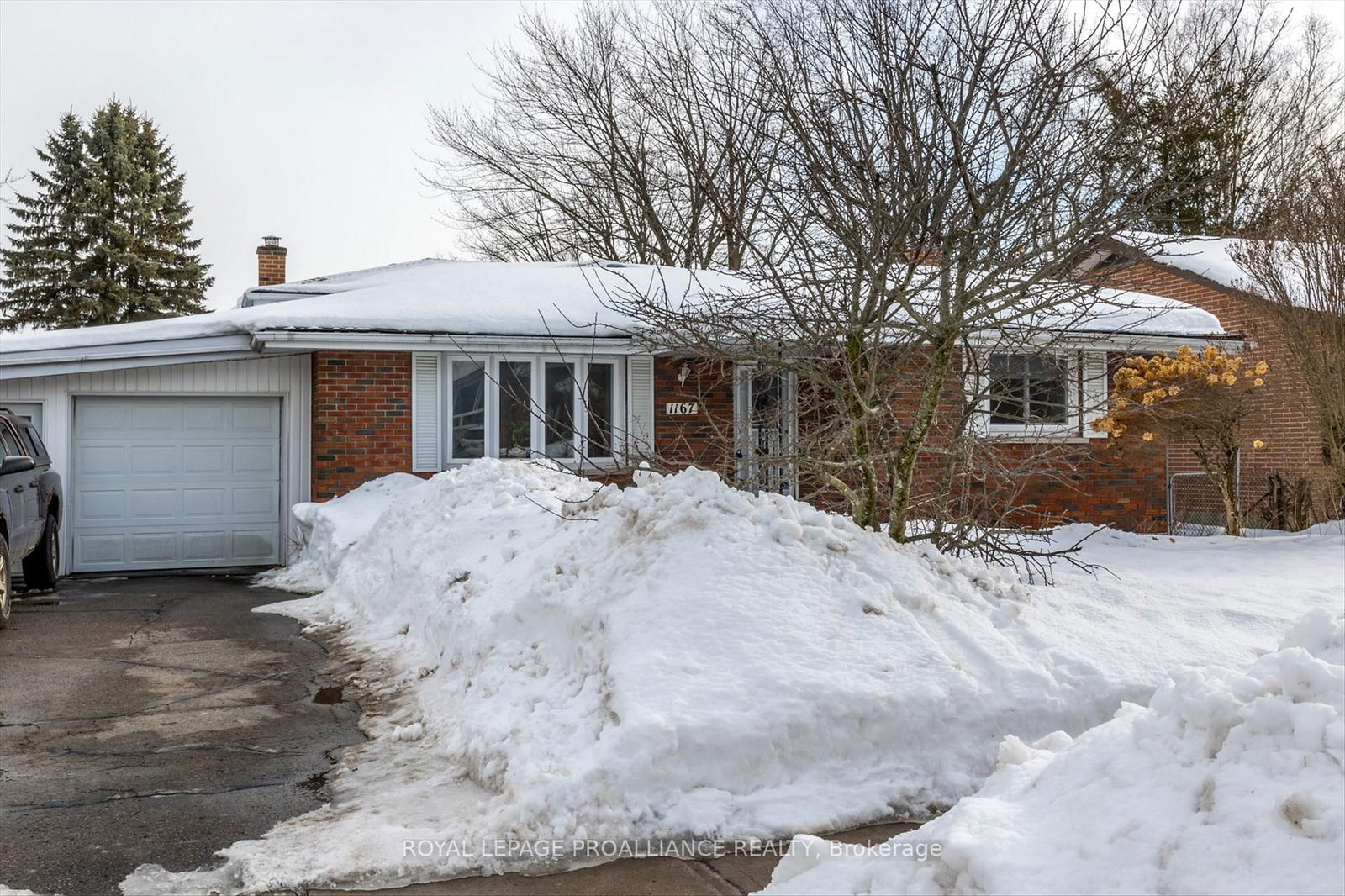 Detached House sold at 1167 Algonquin Boulevard, Peterborough, Northcrest, K9H 6N1 - MLS: X11998805