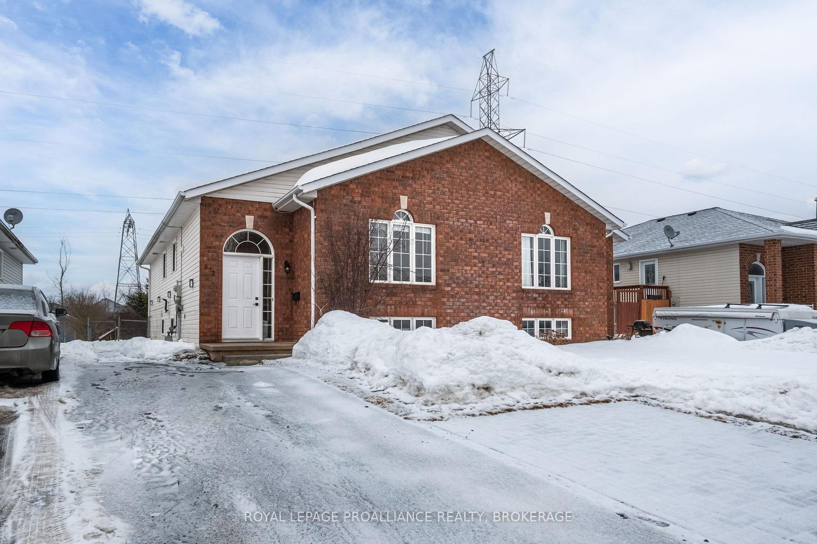 Semi-Detached House for sale at 832 Peachwood Street, Kingston, City Northwest, K7P 3G6 - MLS: X11999037