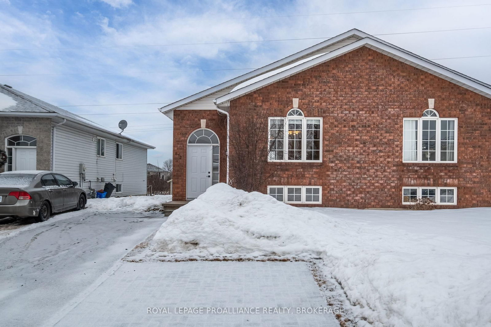 Semi-Detached House for sale at 832 Peachwood Street, Kingston, City Northwest, K7P 3G6 - MLS: X11999037