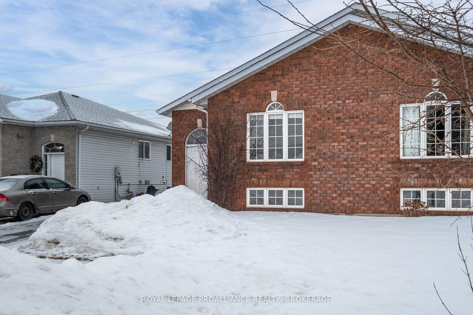 Semi-Detached House for sale at 832 Peachwood Street, Kingston, City Northwest, K7P 3G6 - MLS: X11999037