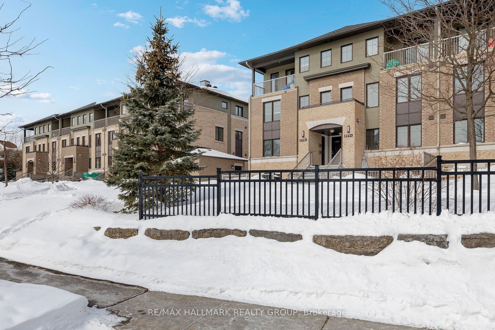 Townhouse sold at B-273 Titanium N/A, Ottawa, Convent Glen North, K1C 0A5 - MLS: X11999043