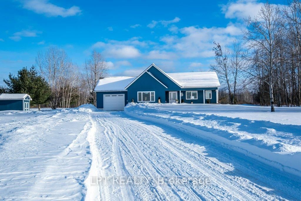 Detached House for sale at 9517 County Rd 42 Road, Rideau Lakes, Rideau Lakes (North Crosby) Twp, K0G 1X0 - MLS: X11999179