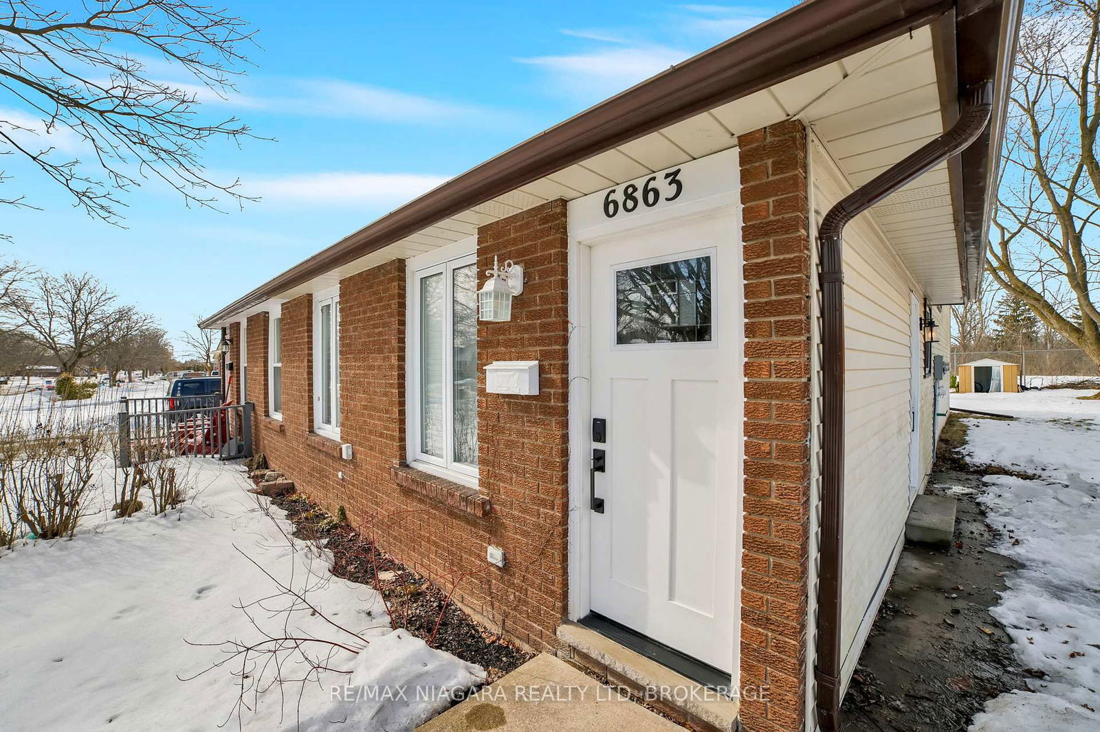 Semi-Detached House sold at 6863 Waters Avenue, Niagara Falls, Arad/Fallsview, L2G 5X4 - MLS: X11999187