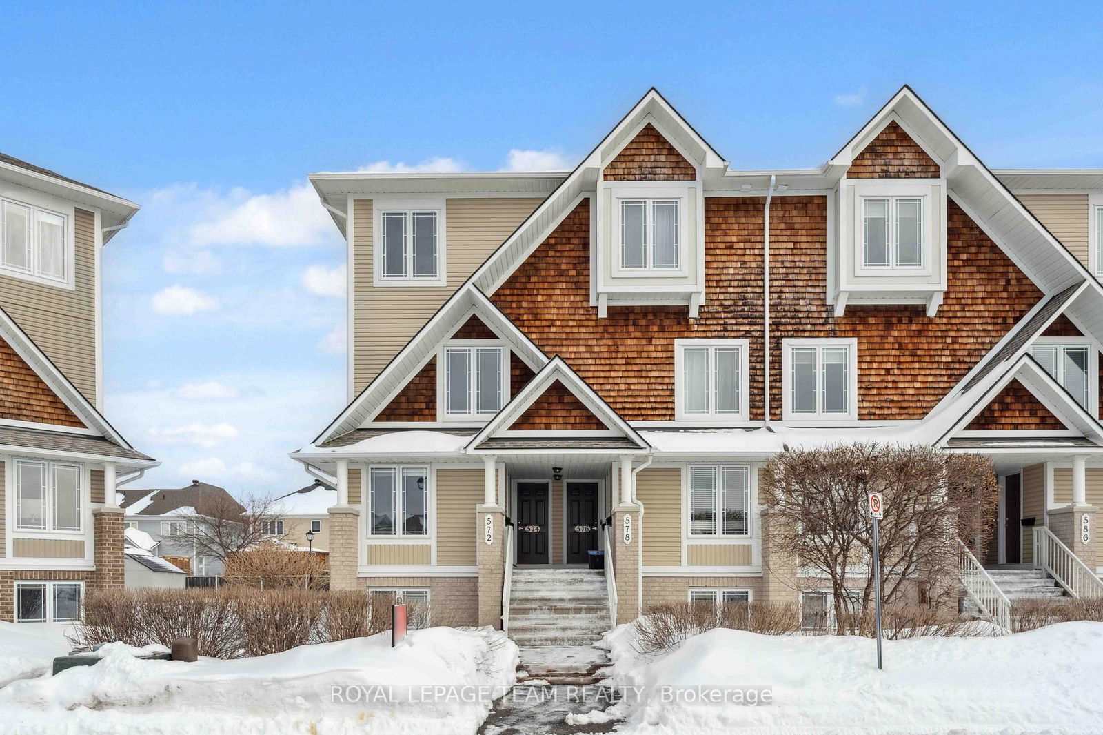 Townhouse for sale at 574 Lakeridge Drive, Ottawa, Avalon East, K4A 0H4 - MLS: X11999532