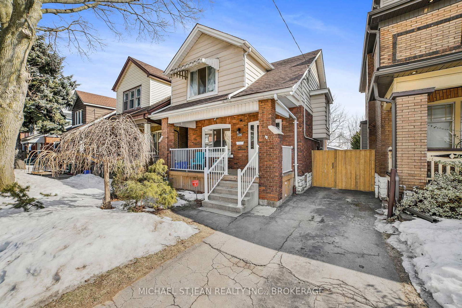 Detached House for sale at 102 Balmoral Avenue, Hamilton, Crown Point, L8L 7R6 - MLS: X11999598