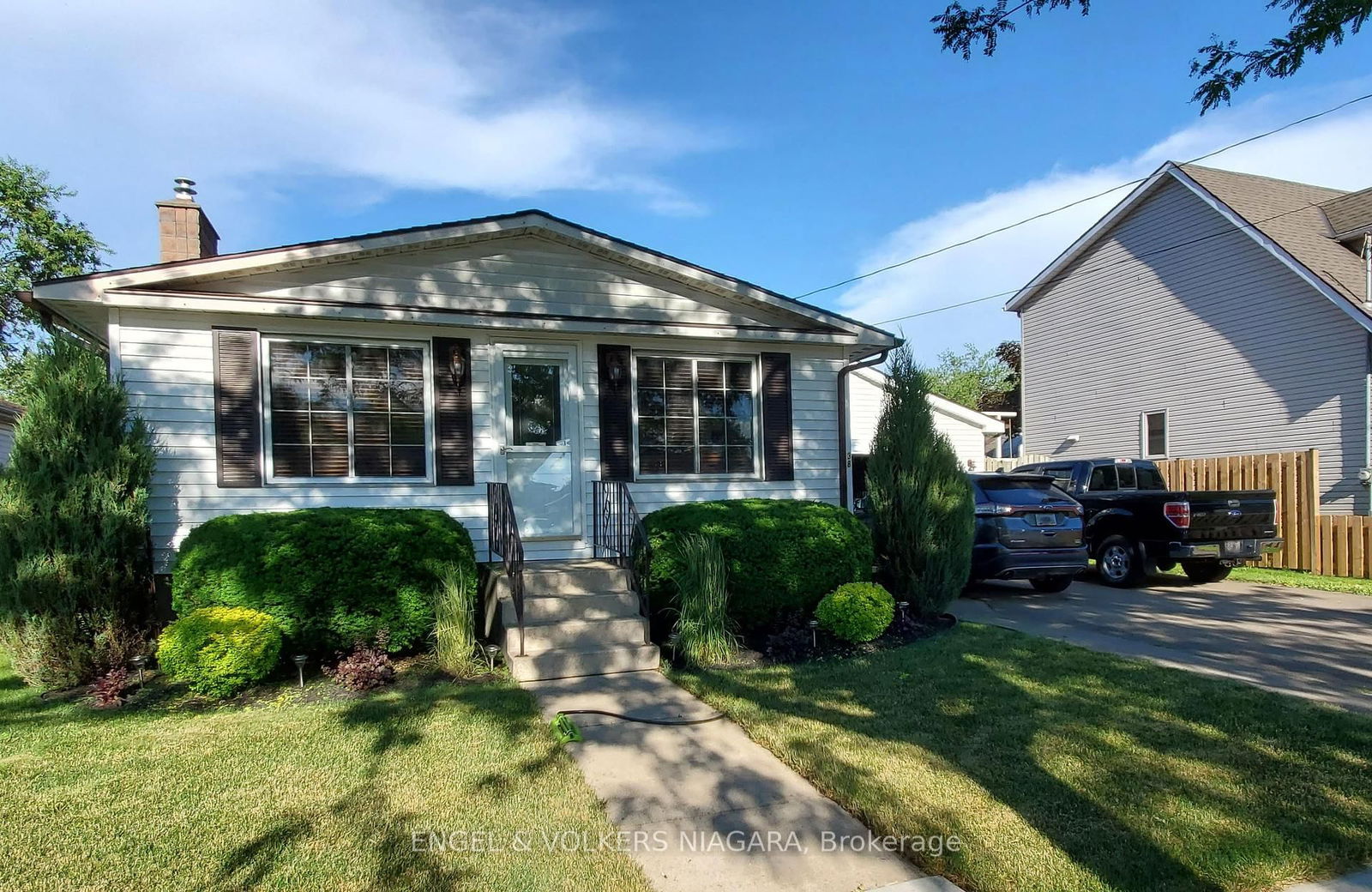 Detached House for sale at 38 Lyons Avenue, Welland, Lincoln/Crowland, L3B 1L7 - MLS: X11999722