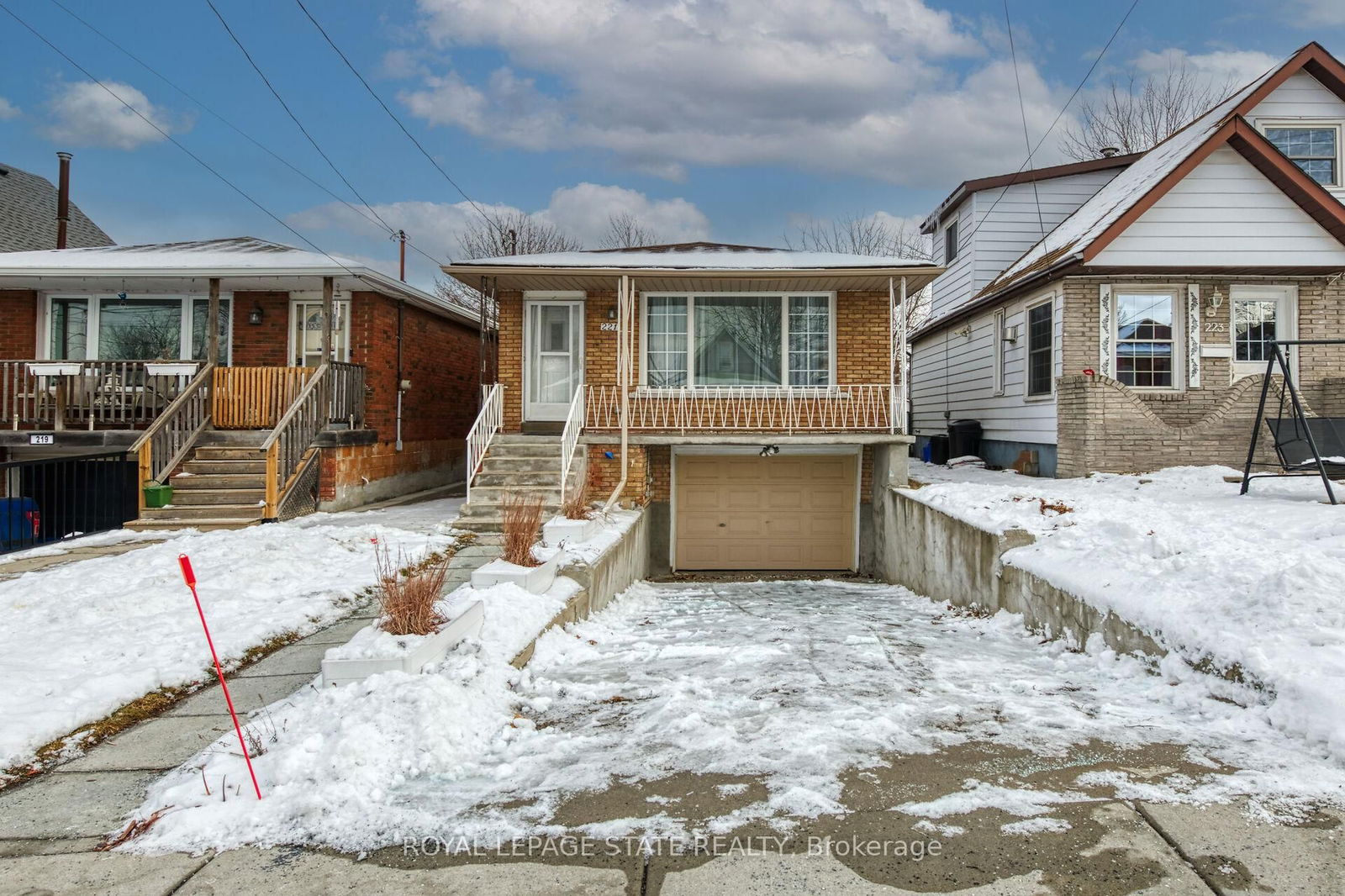 Detached House for sale at 221 East 24th Street, Hamilton, Eastmount, L8V 2Y5 - MLS: X11999755