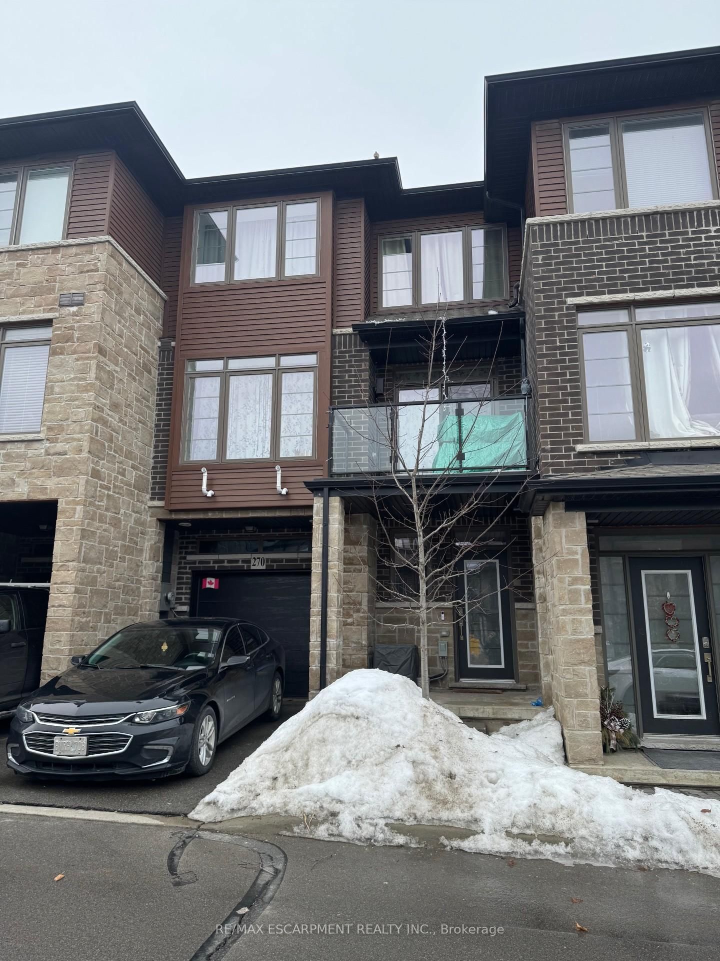 Townhouse for lease at 270-30 Times Square Boulevard, Hamilton, Stoney Creek, L8J 0L9 - MLS: X12000367