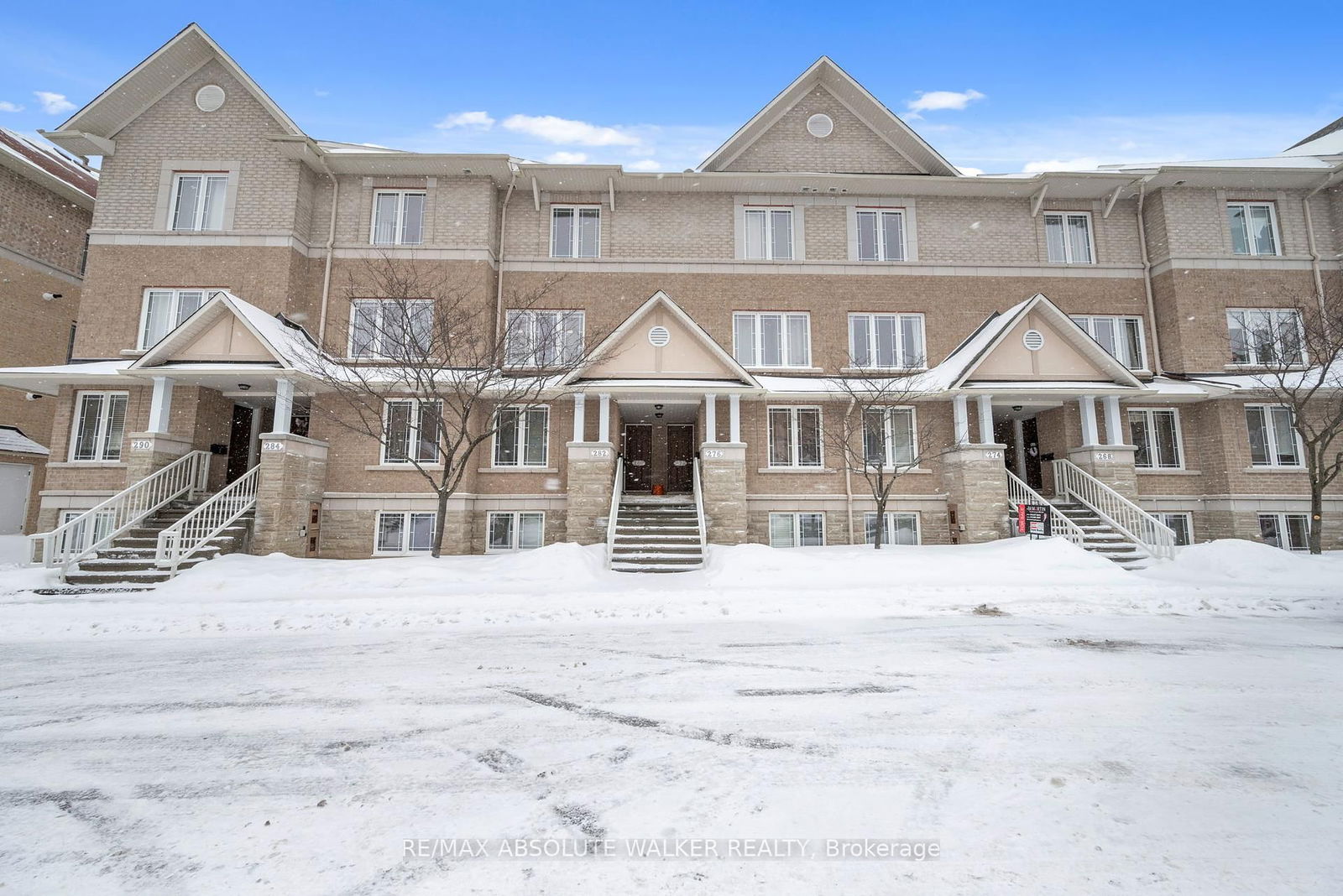 Townhouse sold at 276 Paseo Private N/A, Ottawa, Centrepointe, K2G 4N7 - MLS: X12000505