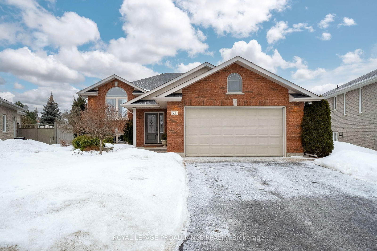 Detached House for sale at 27 Boyce Court, Belleville, K8P 5P1 - MLS: X12000785