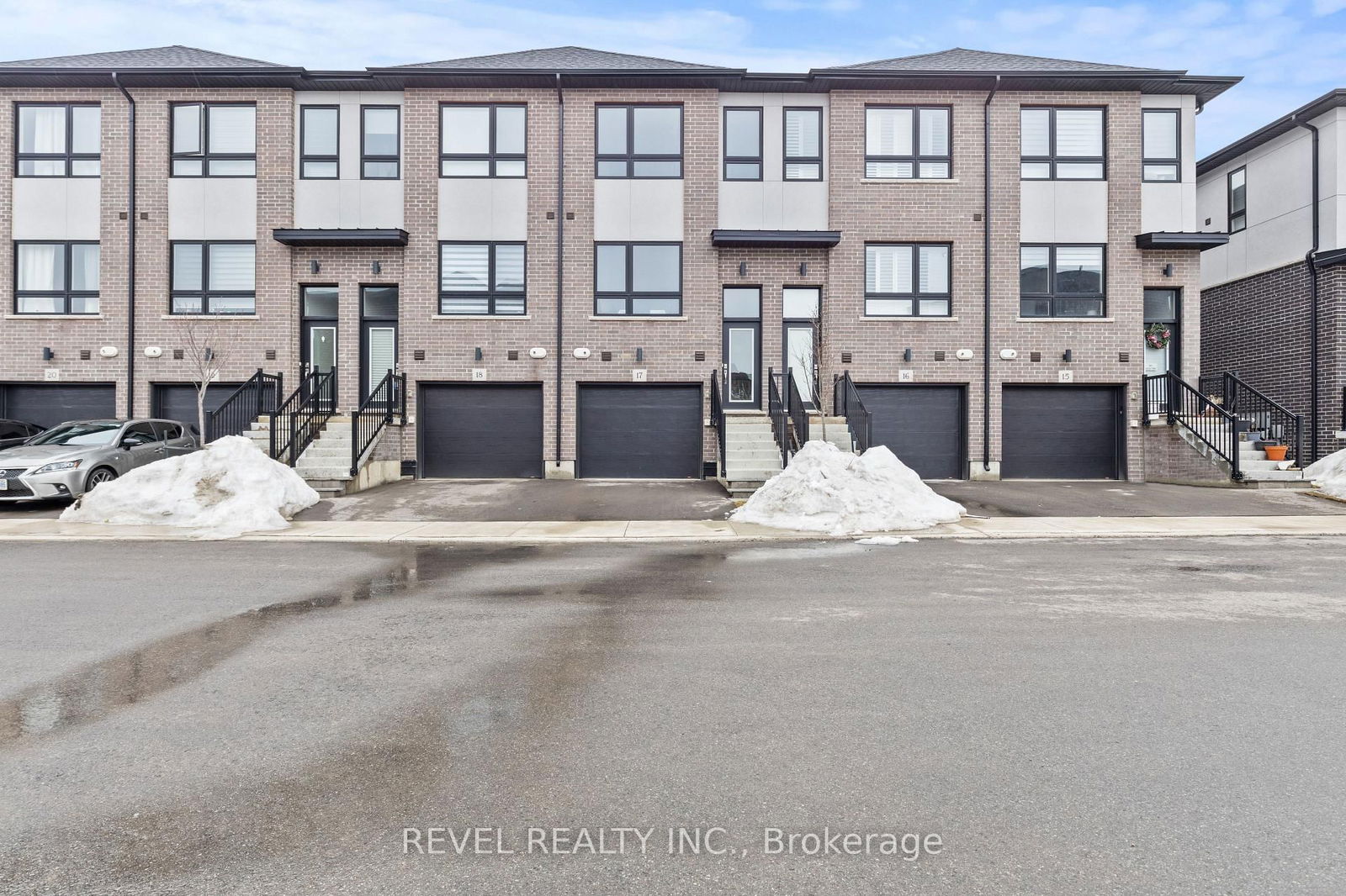 Townhouse for sale at 17-720 Grey Street, Brantford, N3S 0K2 - MLS: X12001025