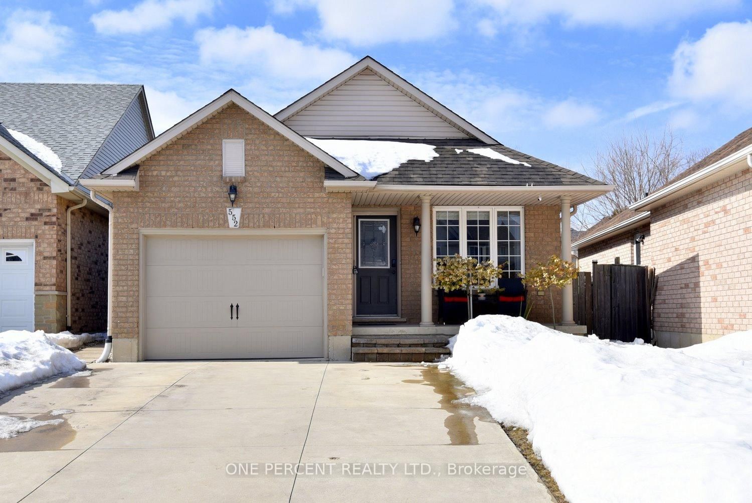 Detached House for sale at 552 Southridge Drive, Hamilton, Mountview, L9C 7V4 - MLS: X12001196