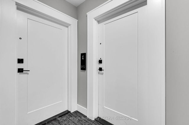 910 - 71 Wyndham Street