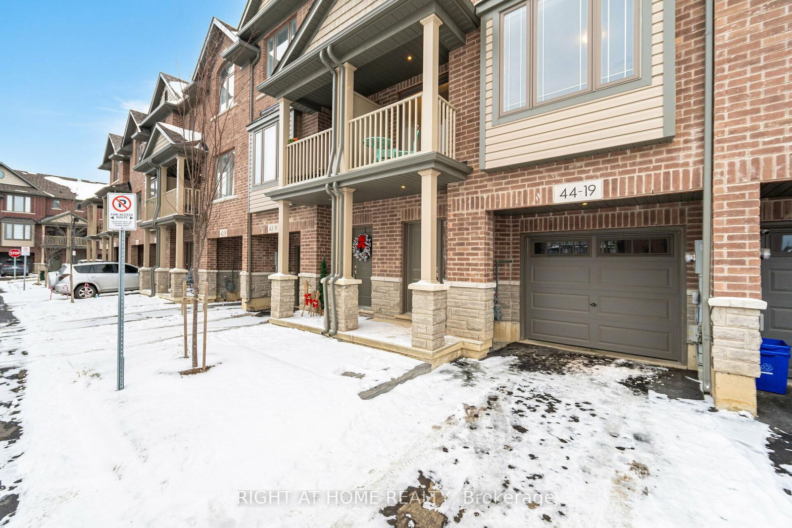 Townhouse for sale at 44-19 Picardy Drive, Hamilton, Stoney Creek Mountain, L8J 0M7 - MLS: X12001376