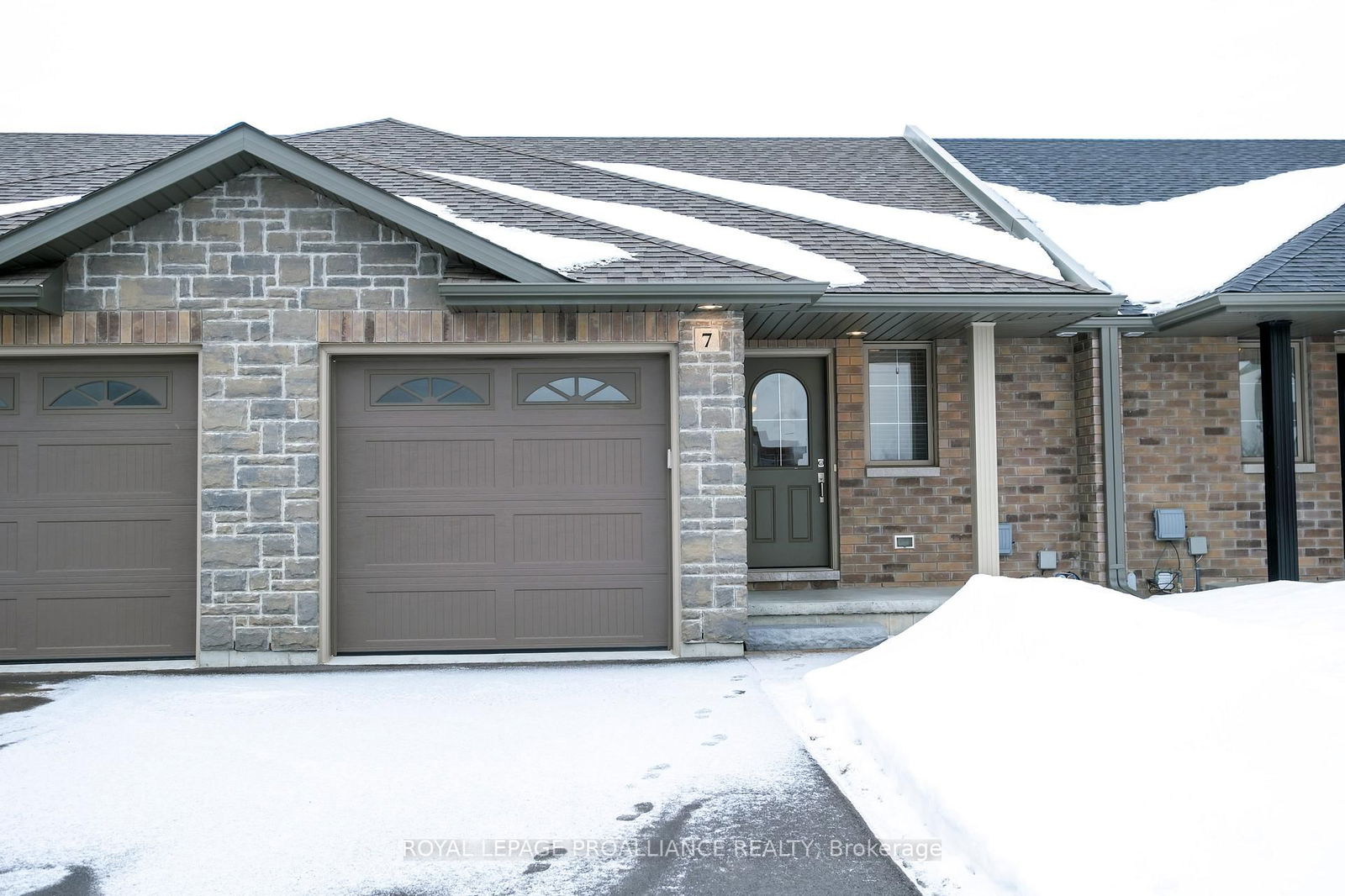 Townhouse for sale at 7 Hillside Meadows Drive, Quinte West, Trenton Ward, K8V 0J5 - MLS: X12001693