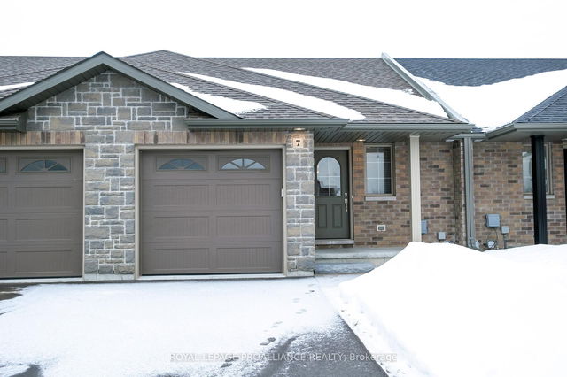 7 Hillside Meadows Drive