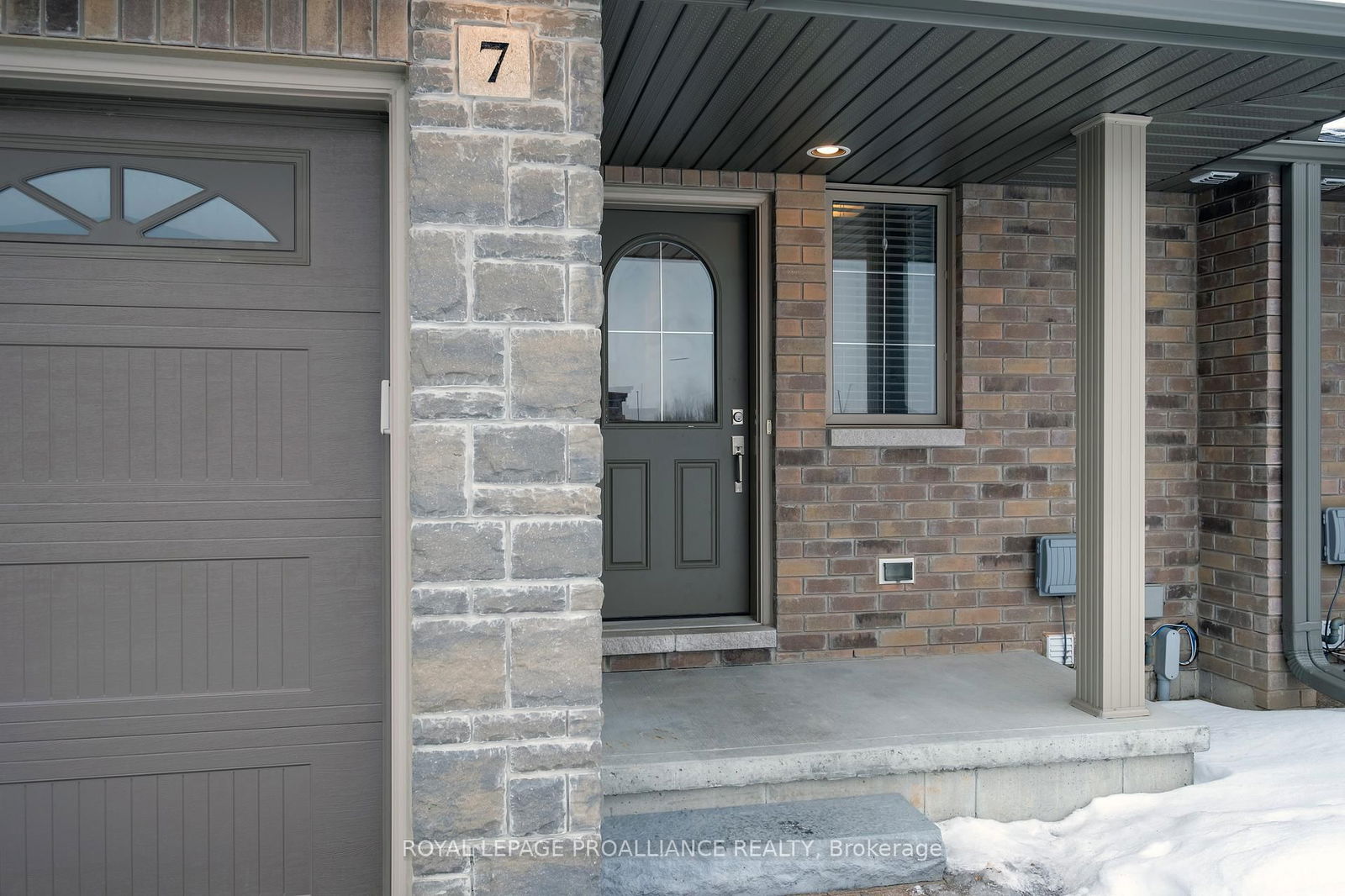 Townhouse for sale at 7 Hillside Meadows Drive, Quinte West, Trenton Ward, K8V 0J5 - MLS: X12001693