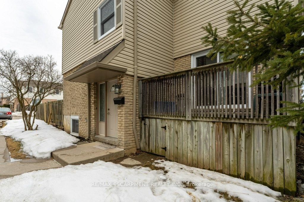 Building at 1300 Upper Ottawa Street, Hamilton, Quinndale