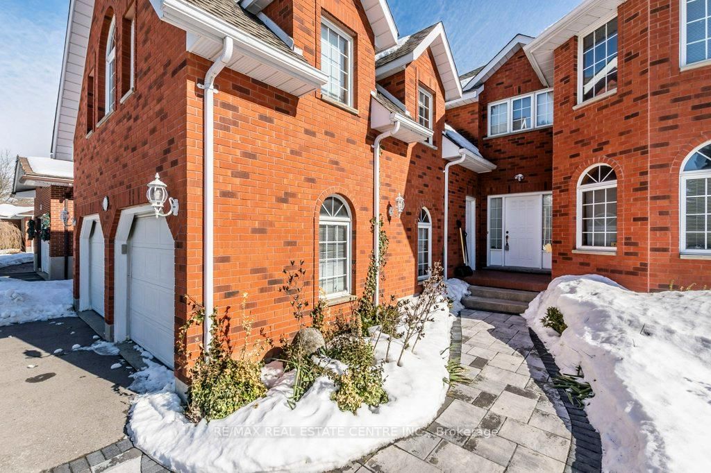 Detached House sold at 401 Forestlawn Road, Waterloo, N2K 2J5 - MLS: X12002017