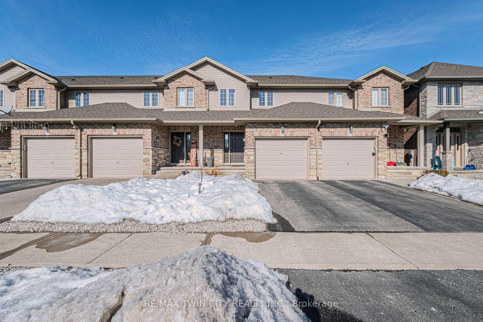 Detached House sold at 35 Banks Street, Brantford, N3T 0H7 - MLS: X12002118