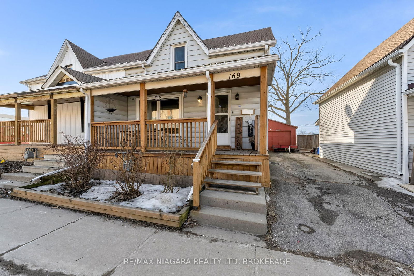 Semi-Detached House for sale at 169 King Street, Welland, 768 - Welland Downtown, L3B 3J4 - MLS: X12002257